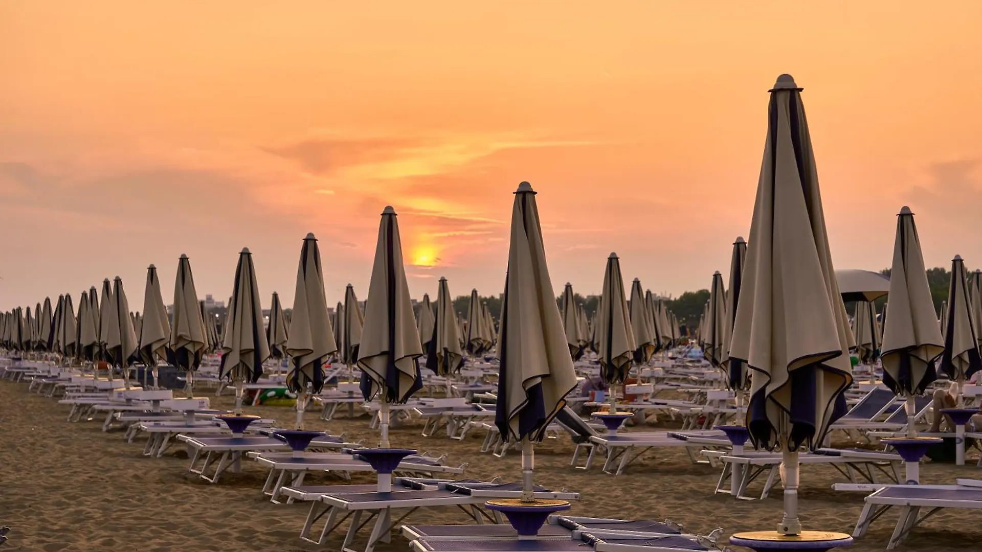 Flat With Terrace Overlooking The Pool - Beahost Bibione