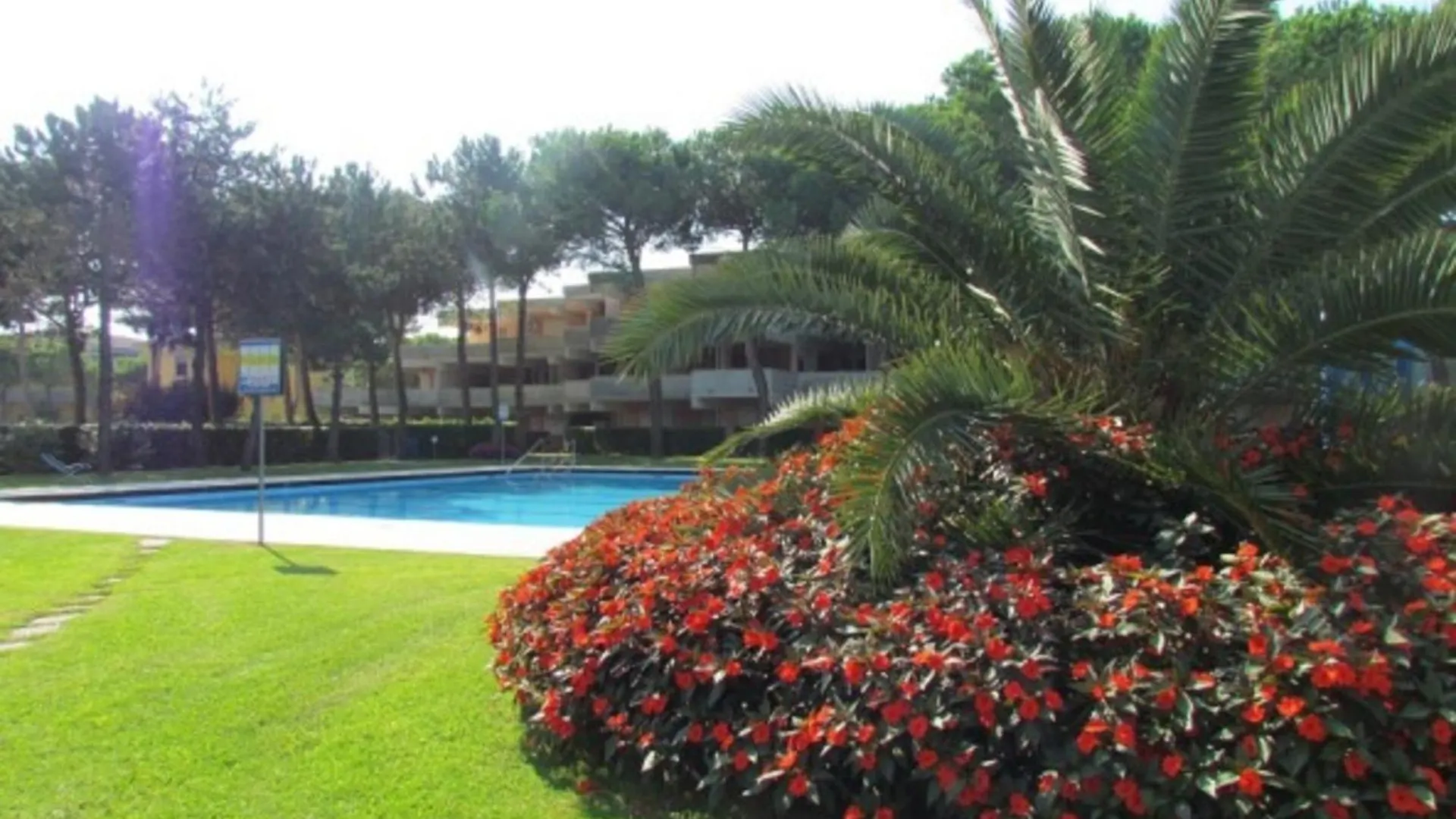 Flat With Terrace Overlooking The Pool - Beahost Bibione Italy