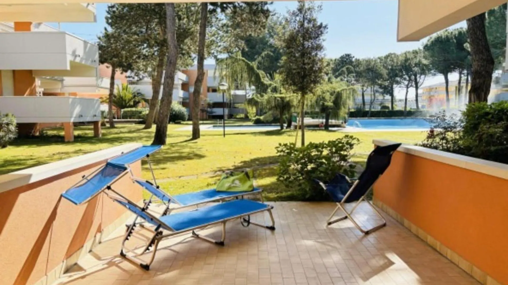 Flat With Terrace Overlooking The Pool - Beahost Bibione